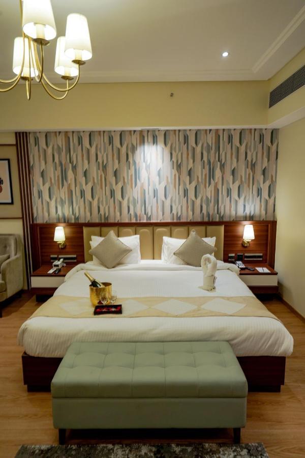 M2 Square By Monday Premium Hotel Nagpur Luaran gambar
