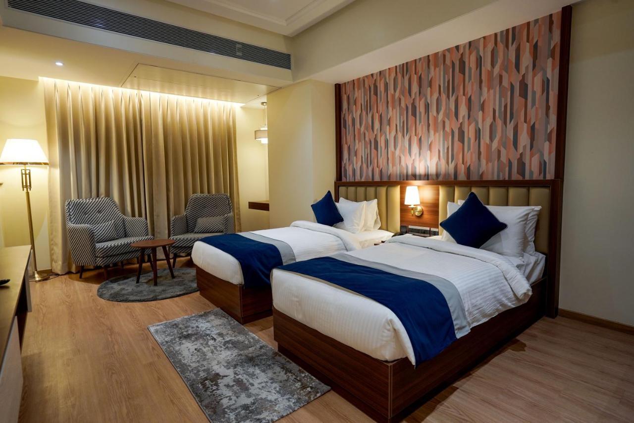 M2 Square By Monday Premium Hotel Nagpur Luaran gambar