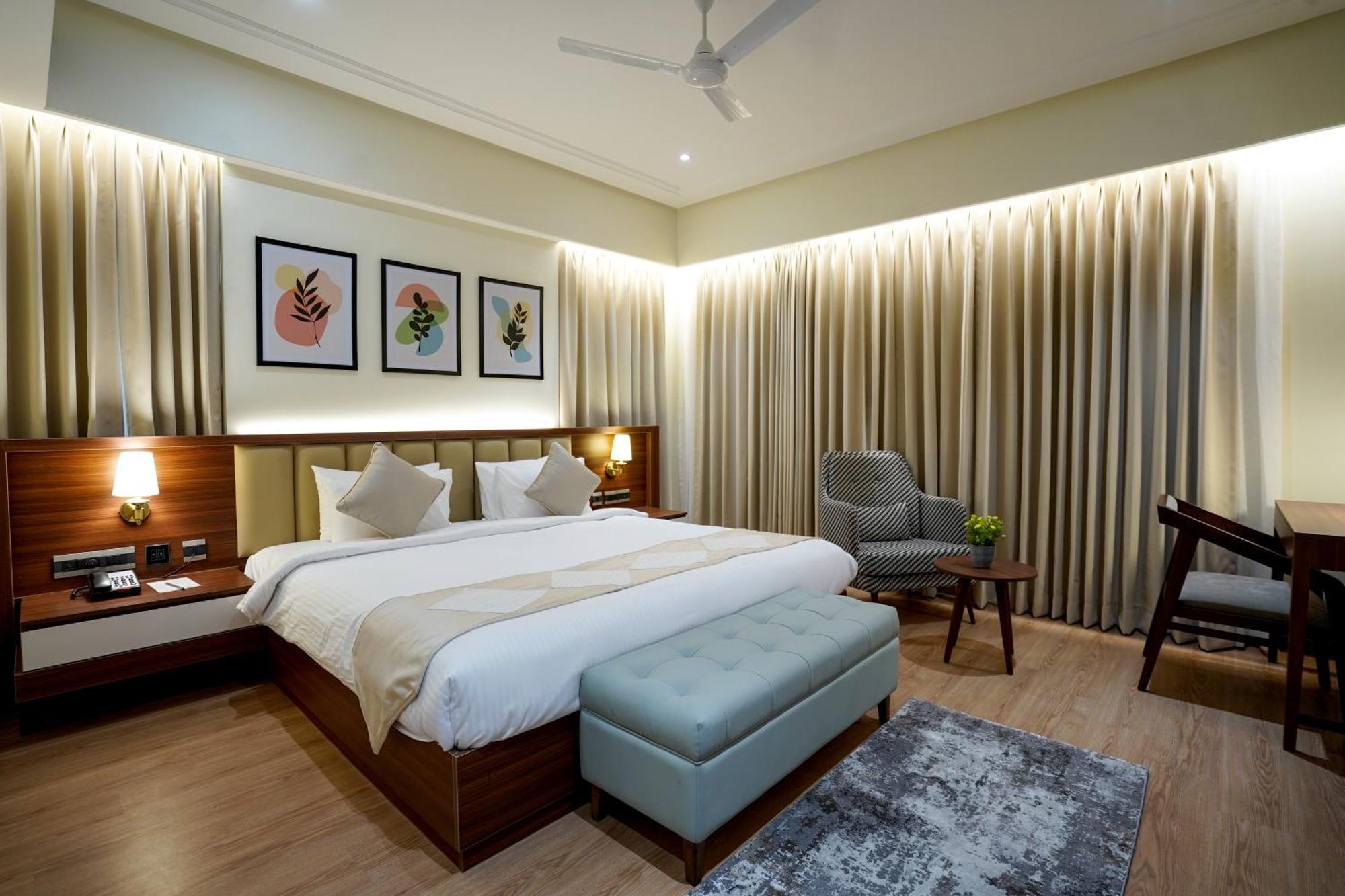 M2 Square By Monday Premium Hotel Nagpur Luaran gambar